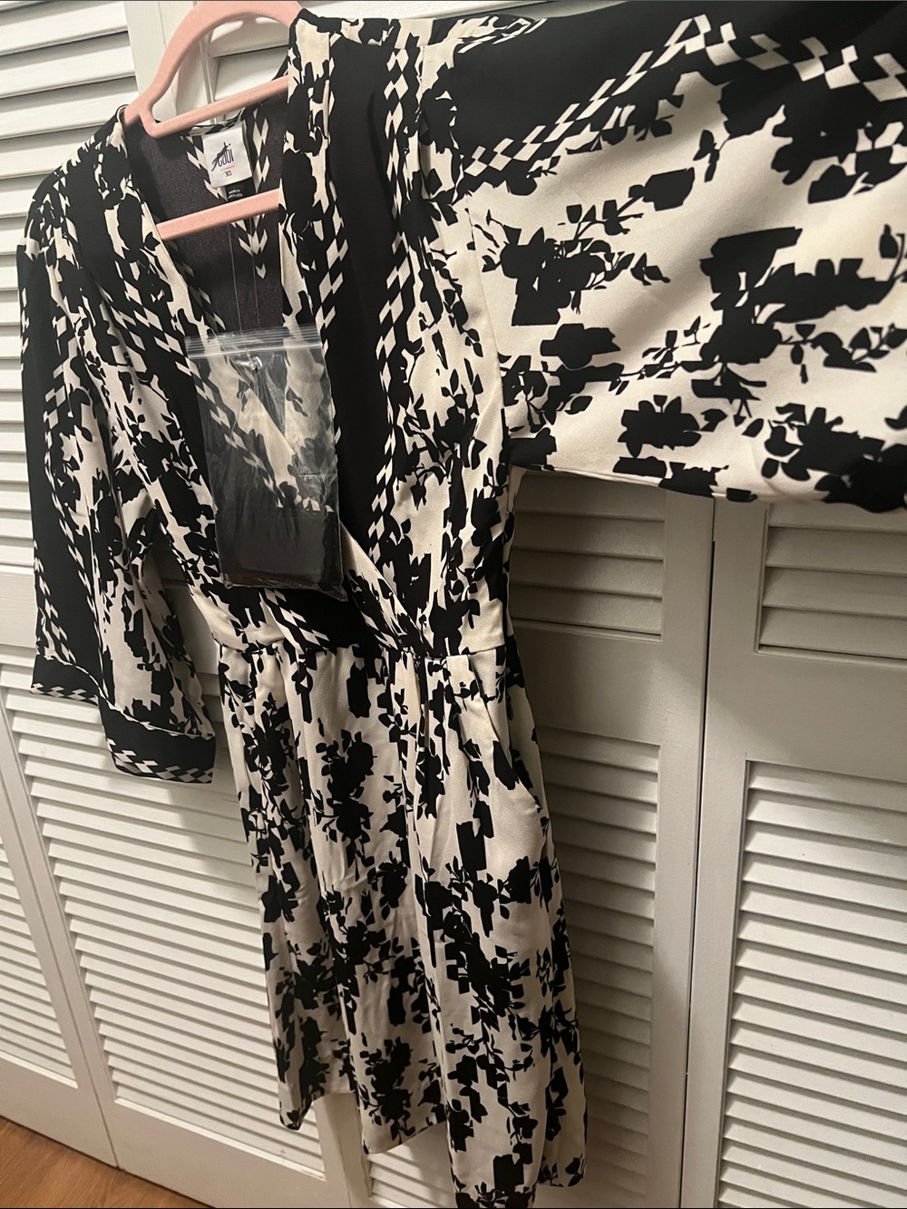 #1984**CAbi Black and White Abstract Floral Romper - Picture 5 of 13